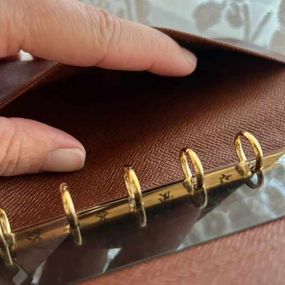 Louis Vuitton Agenda - Picture 8 of 10